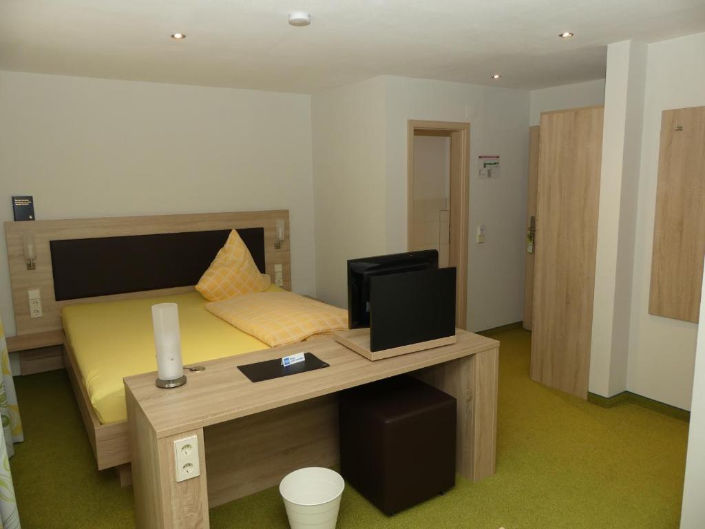 TV a/nebo společenská místnost v ubytování Hotel KRONE Garni