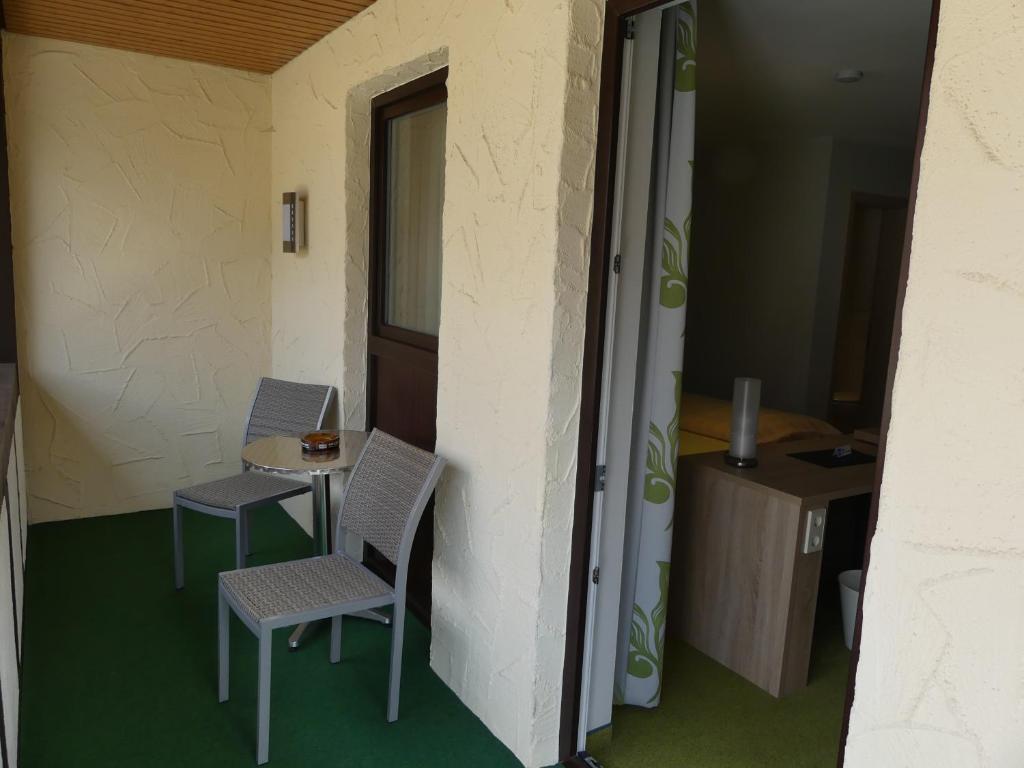 Fotografie z fotogalerie ubytování Hotel KRONE Garni v destinaci Deckenpfronn