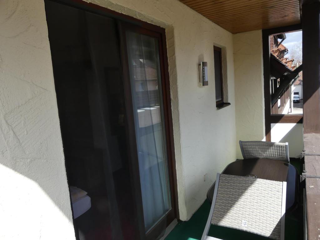 TV a/nebo společenská místnost v ubytování Hotel KRONE Garni