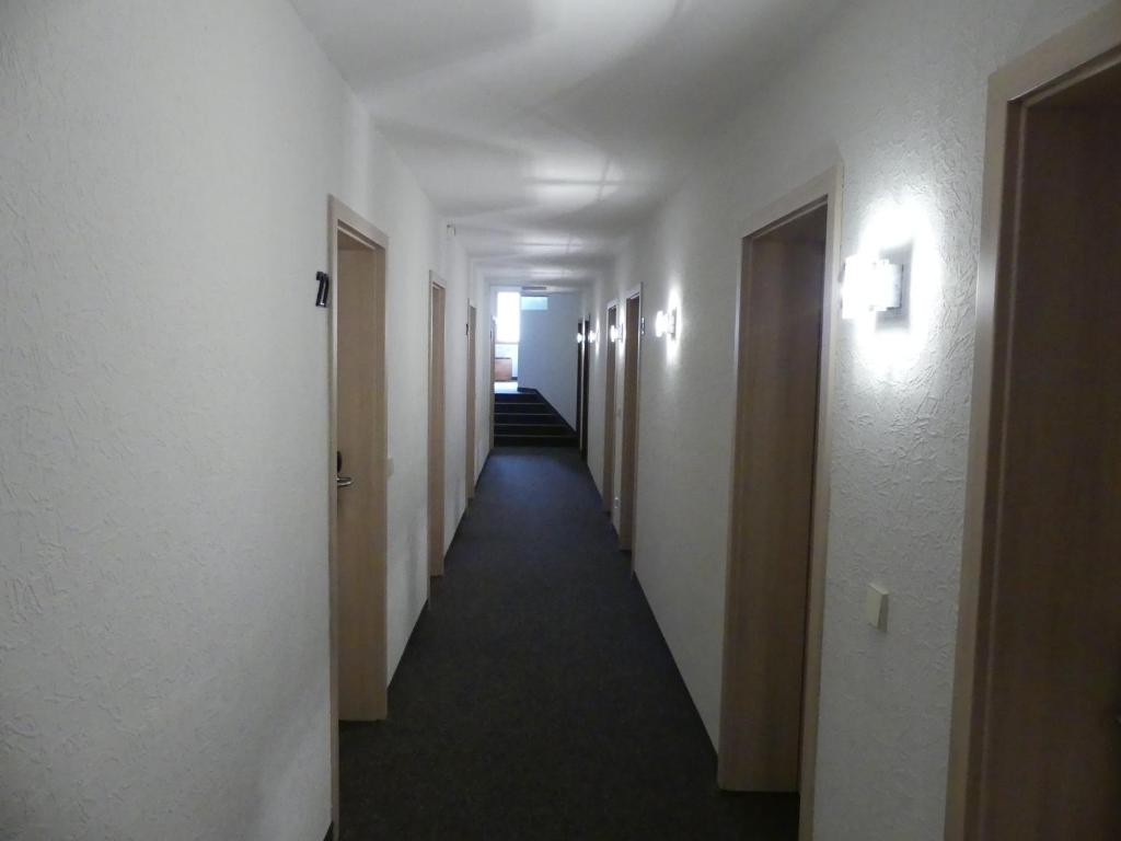 Fotografie z fotogalerie ubytování Hotel KRONE Garni v destinaci Deckenpfronn