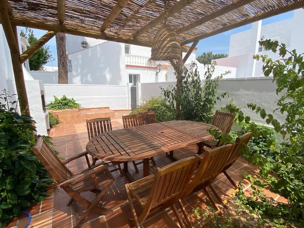 Κήπος έξω από το Duplex Las Torres La Barrosa - 750m from the Beach