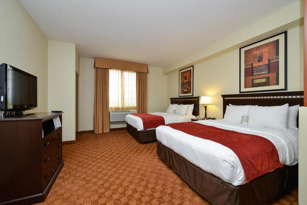 Postel nebo postele na pokoji v ubytování Comfort Suites Eugene