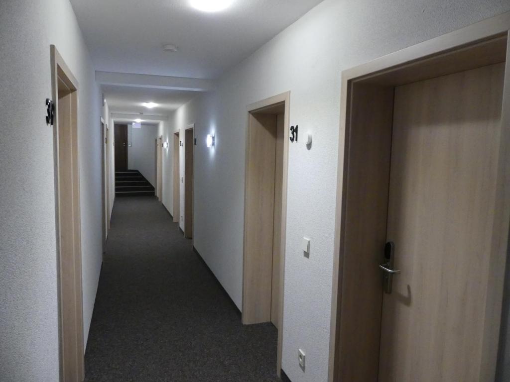 Fotografie z fotogalerie ubytování Hotel KRONE Garni v destinaci Deckenpfronn