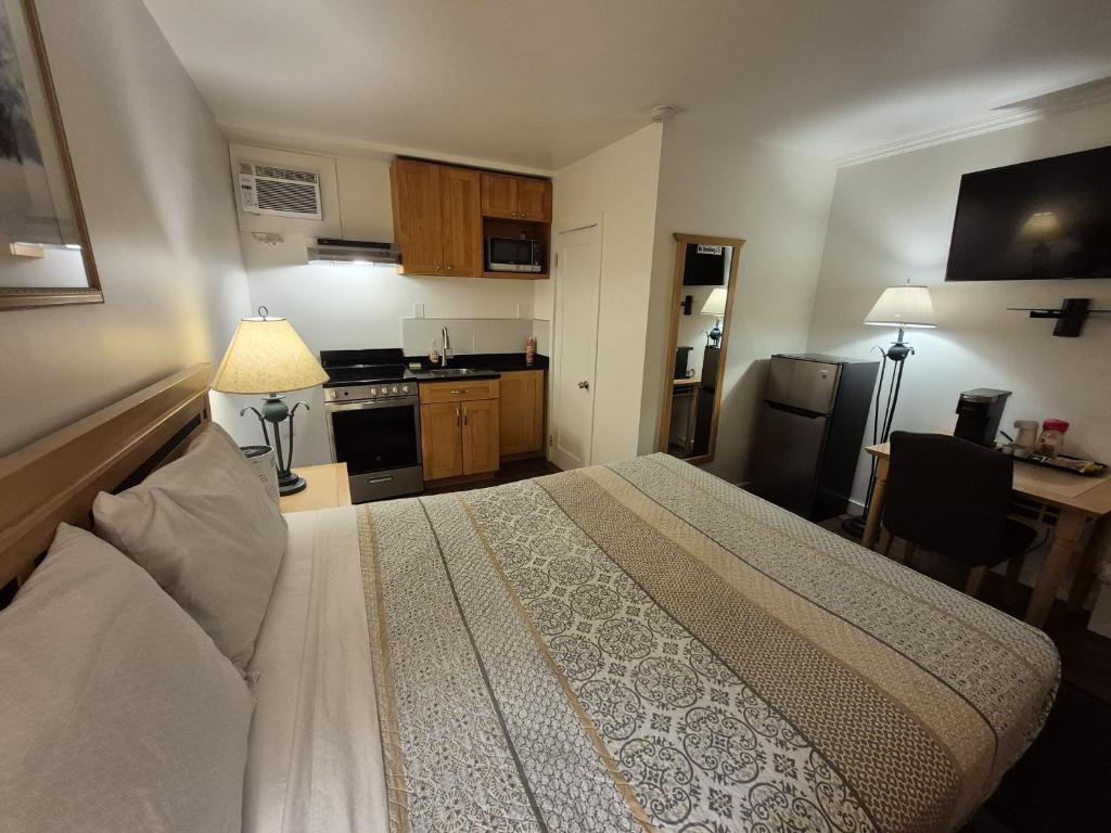 Kuchyňa alebo kuchynka v ubytovaní Sunset Motel
