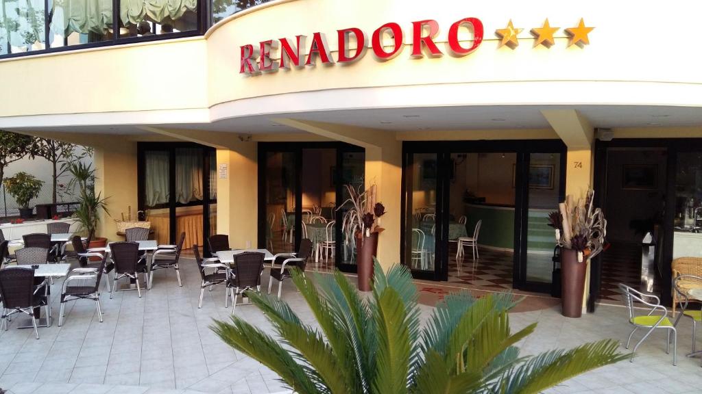 A restaurant or other place to eat at Residence Renadoro