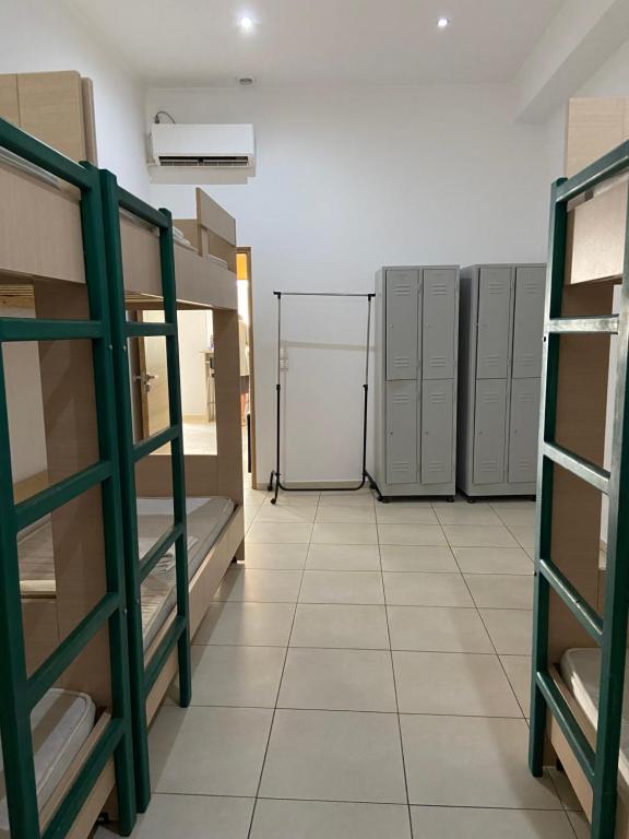 Kuchyň nebo kuchyňský kout v ubytování Sisifou Hostel