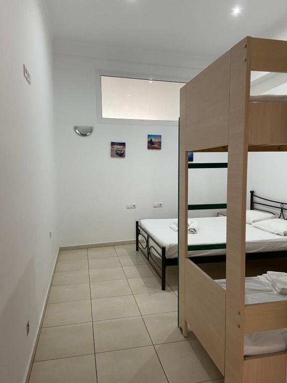 Postel nebo postele na pokoji v ubytování Sisifou Hostel