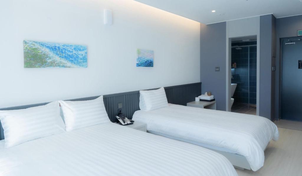 Postel nebo postele na pokoji v ubytování Hotel Sollavue
