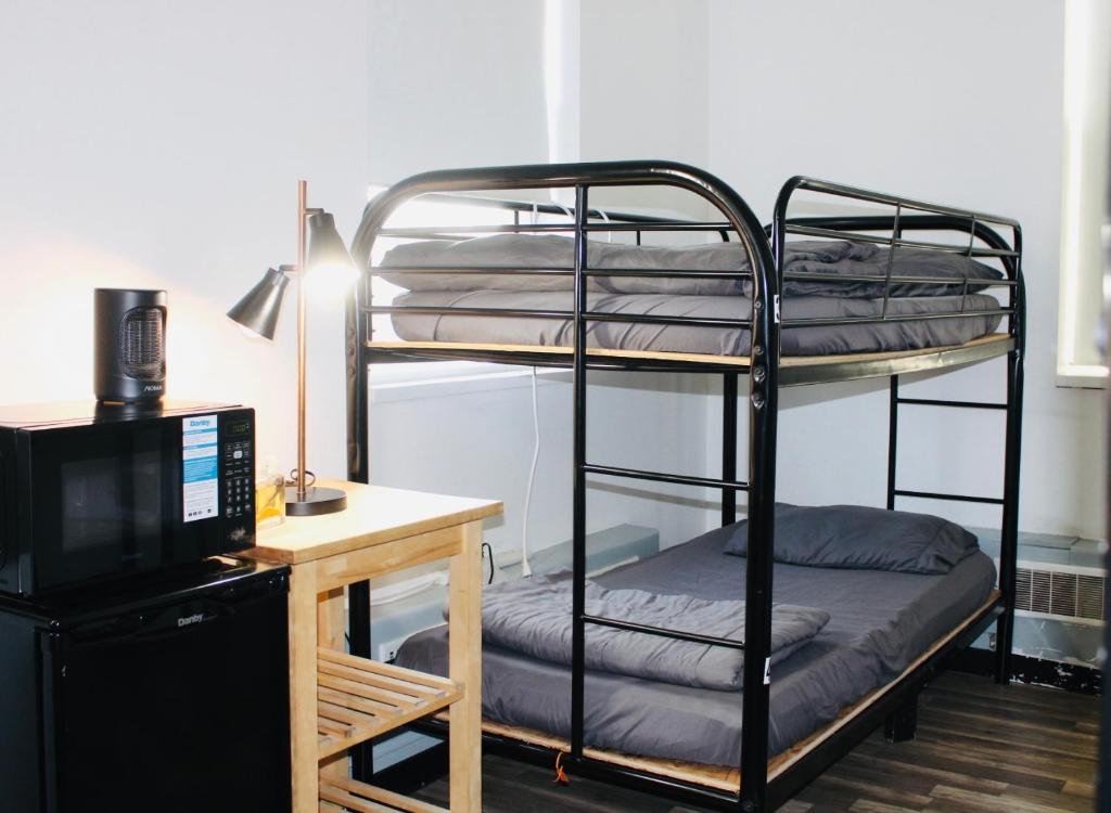 Postel nebo postele na pokoji v ubytování Queen Nest Hotel