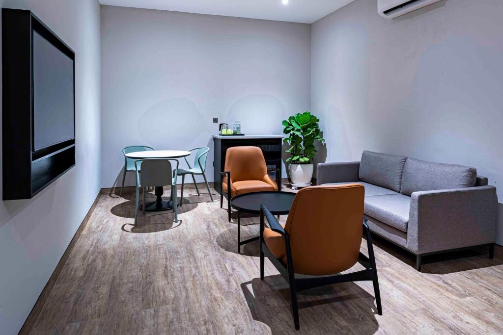 TV a/nebo společenská místnost v ubytování ibis Styles Sepang KLIA