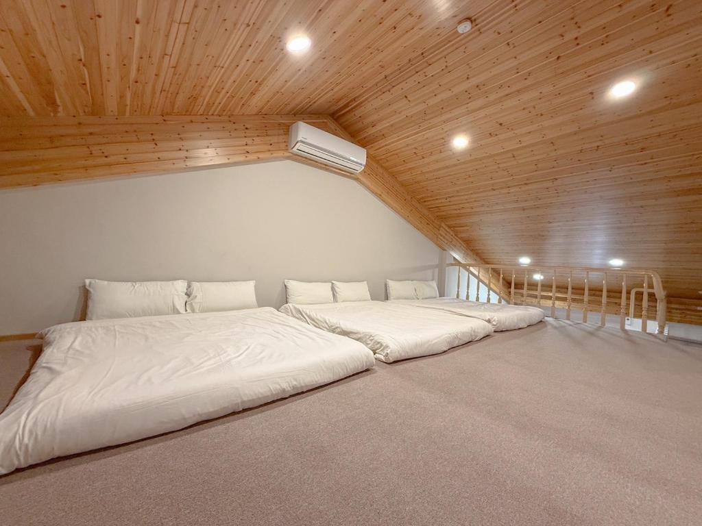 Postel nebo postele na pokoji v ubytování Tamshui Homestay