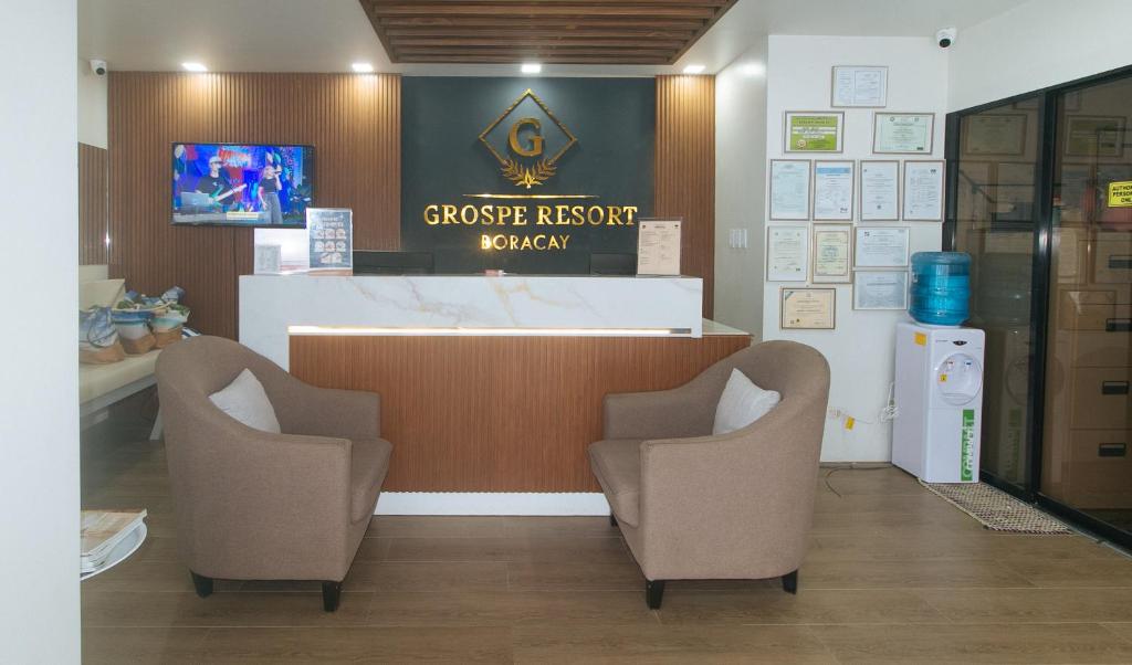 TV a/nebo společenská místnost v ubytování Grospe Resort Boracay by RedDoorz