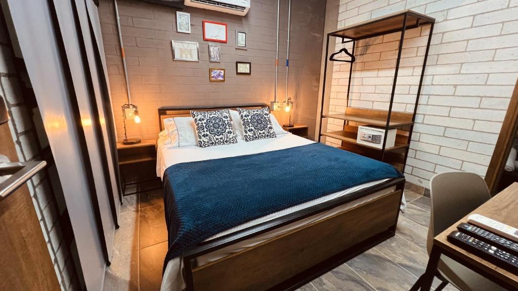 Postel nebo postele na pokoji v ubytování Manila Hotel Boutique