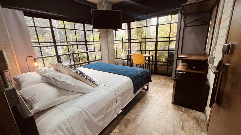 Postel nebo postele na pokoji v ubytování Manila Hotel Boutique
