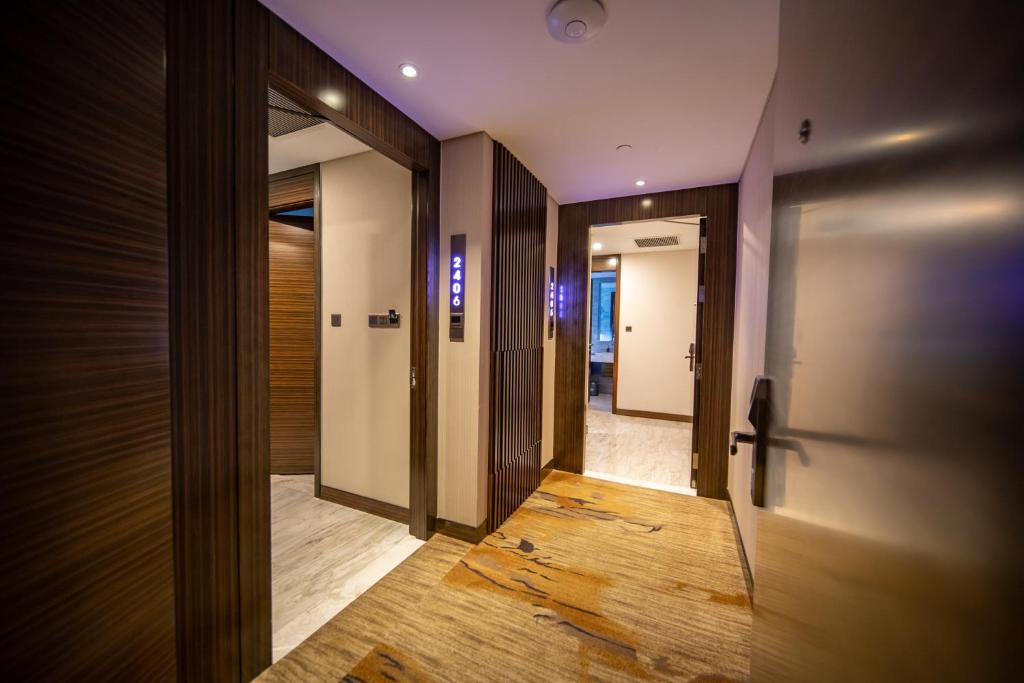 Adjoining Room - Including 01 Premier Twin room & 01 Executive Room