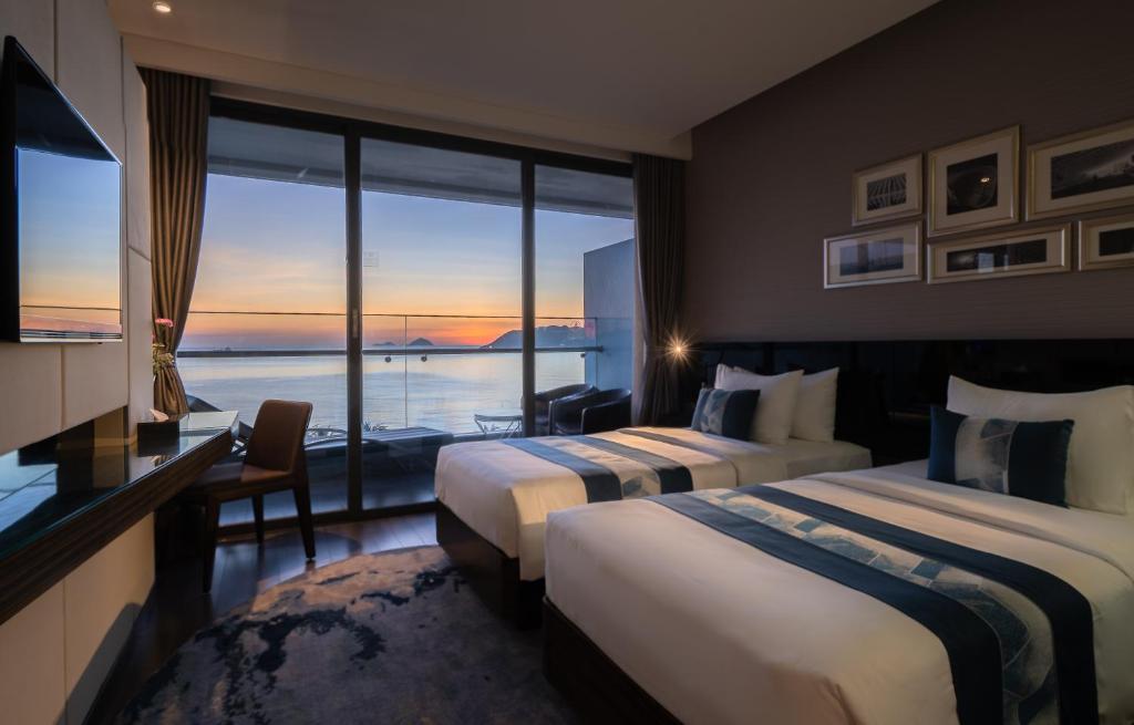 Adjoining Room - Including 01 Premier Twin room & 01 Executive Room