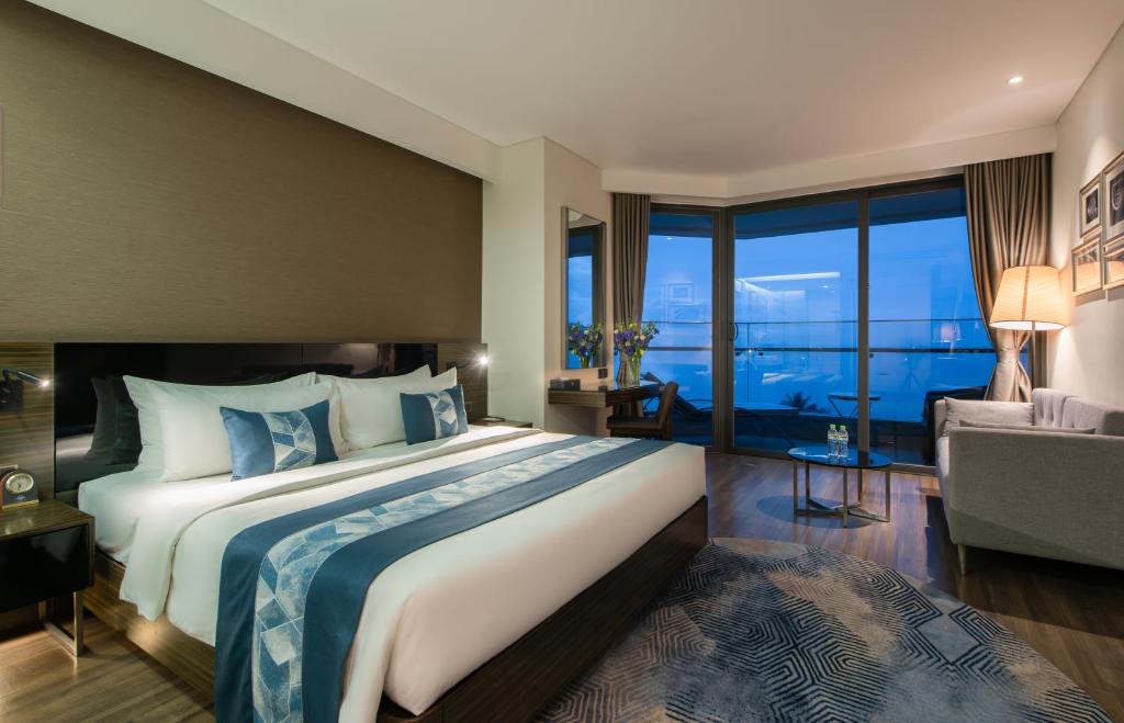 Adjoining Room - Including 01 Premier Twin room & 01 Executive Room