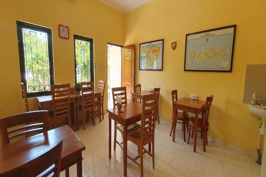 Restaurace v ubytování Whiterose Guesthouse