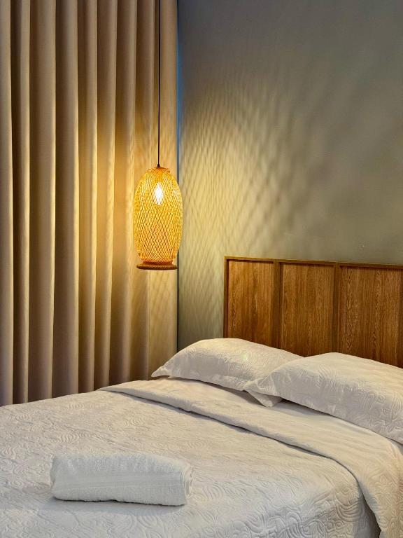 Postel nebo postele na pokoji v ubytování Treeloft Home