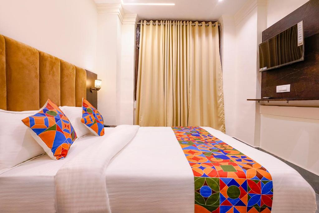 Postel nebo postele na pokoji v ubytování FabHotel Gateway