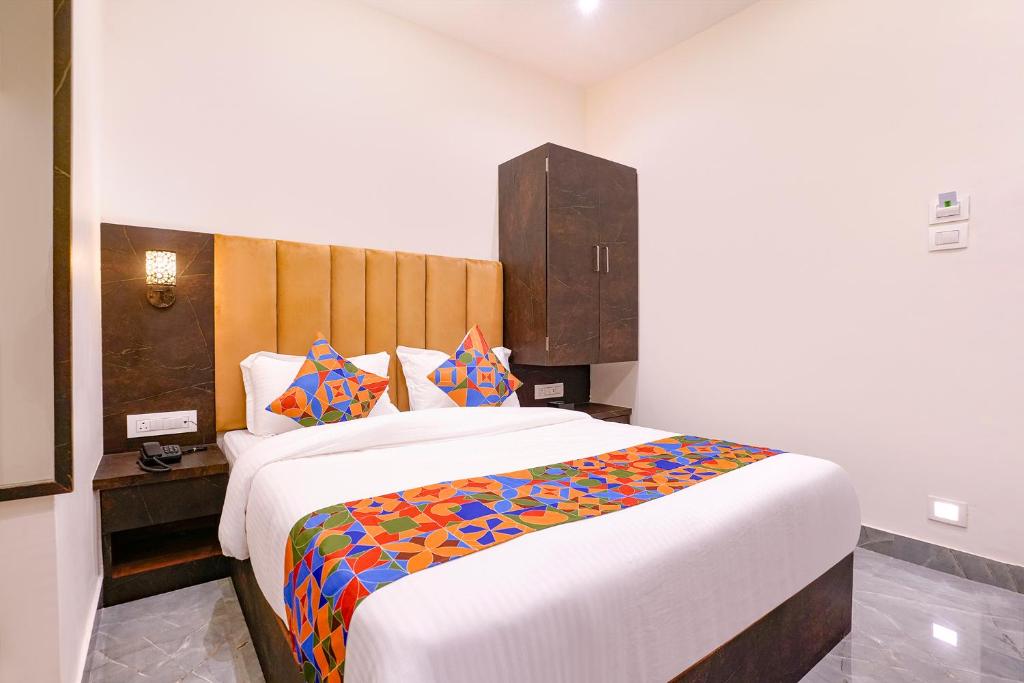 Postel nebo postele na pokoji v ubytování FabHotel Gateway