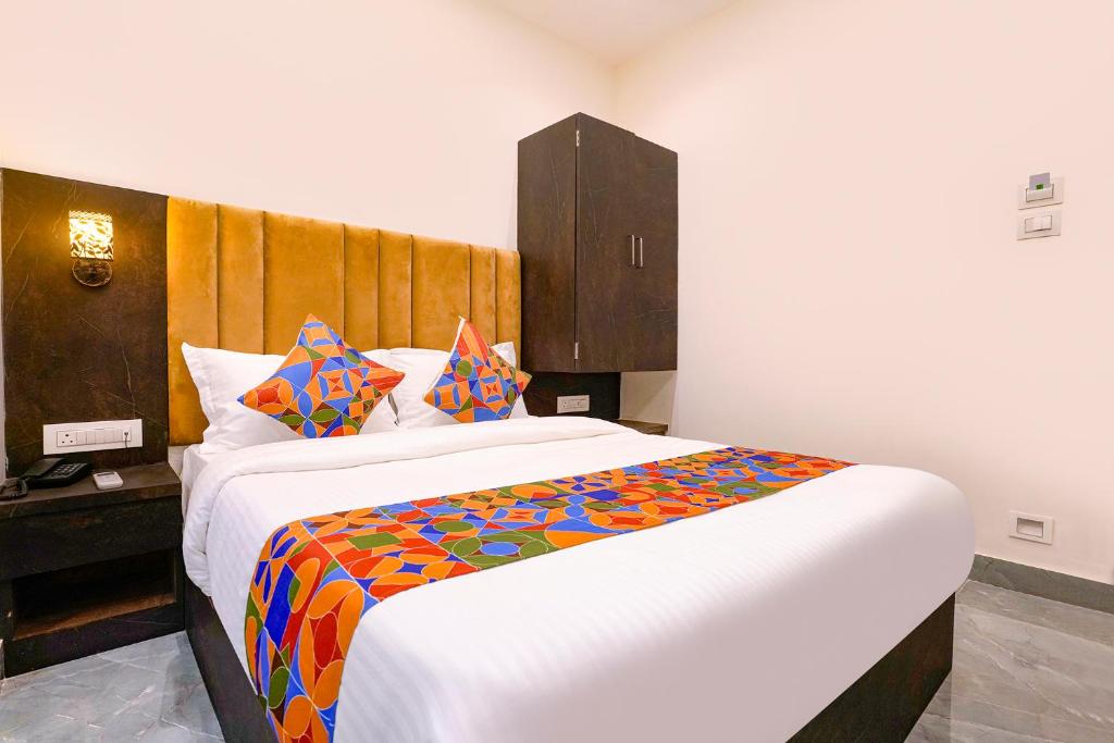Postel nebo postele na pokoji v ubytování FabHotel Gateway