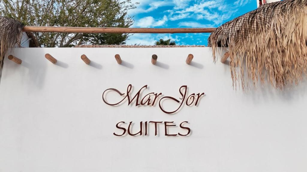 una señal para una boda de destino en una boda de destino en MarJor Suites, en La Paz