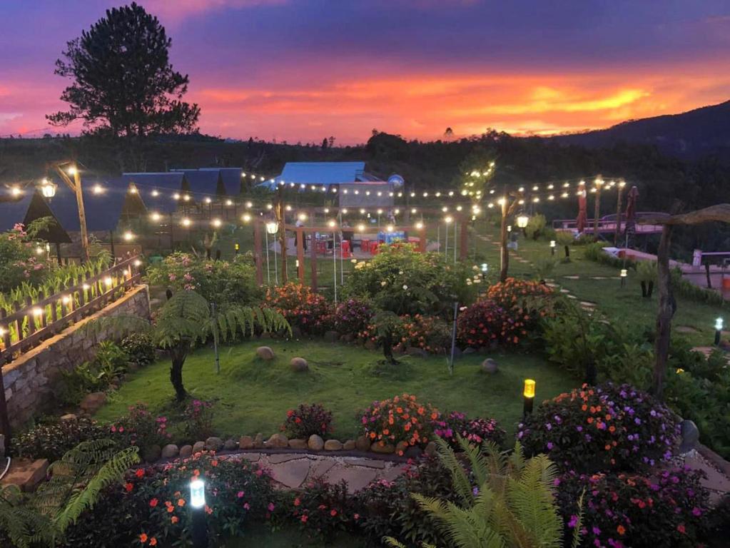 Κήπος έξω από το Săn Mây Homestay and Coffee Măng Đen