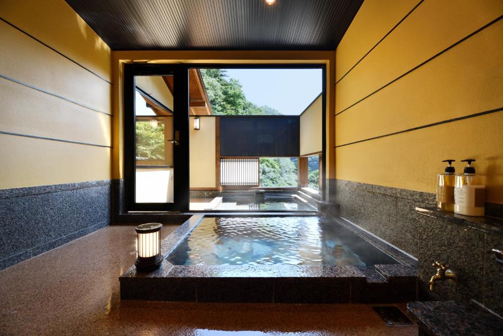 Fotografie z fotogalerie ubytování 鹿覗きの湯つるや v destinaci Nakanojo