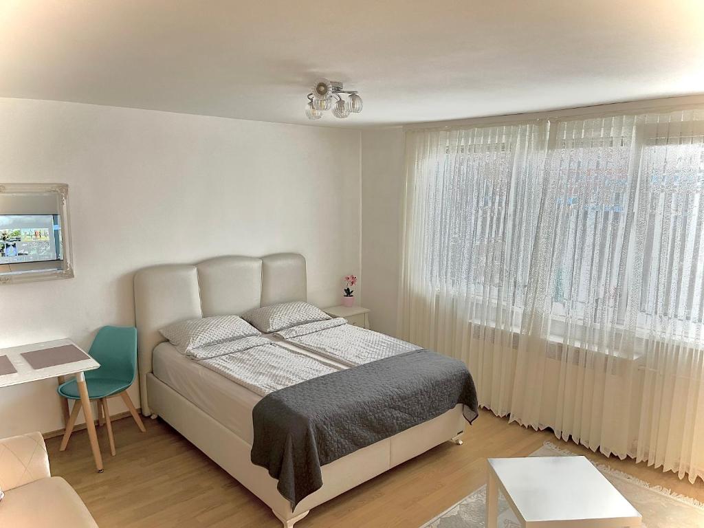 Ένα ή περισσότερα κρεβάτια σε δωμάτιο στο Apartment Adana - Free Parking