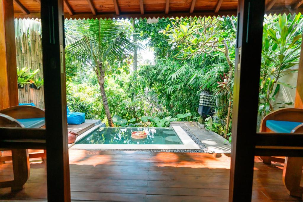 Zahrada ubytování Ngesil Private Joglo & Pool