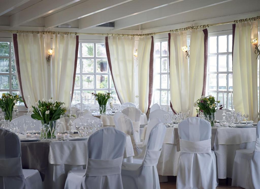 Reštaurácia alebo iné gastronomické zariadenie v ubytovaní Amarilia Hotel