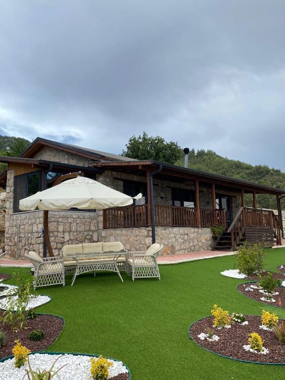 Garden sa labas ng HillStone Adrasan, A premium Stone House