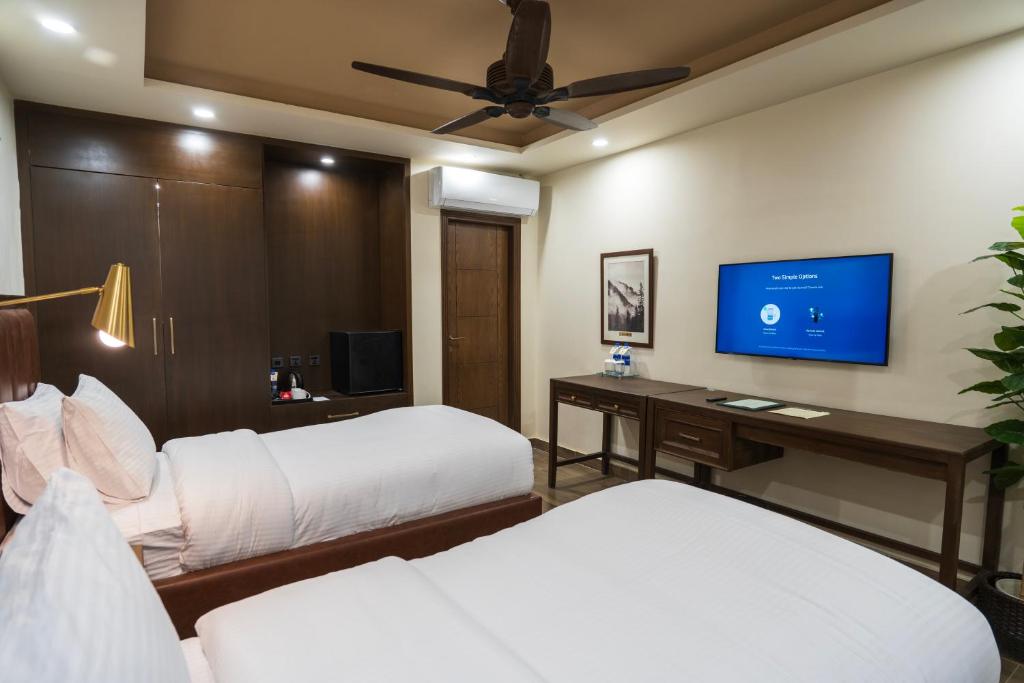 Postel nebo postele na pokoji v ubytování K2 Hotel by Green Pak Skardu