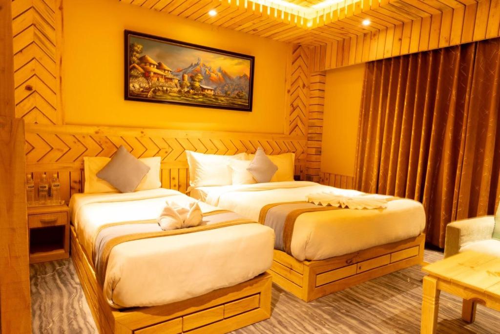 Rúm í herbergi á Trekkers Inn Boutique Hotel Pokhara