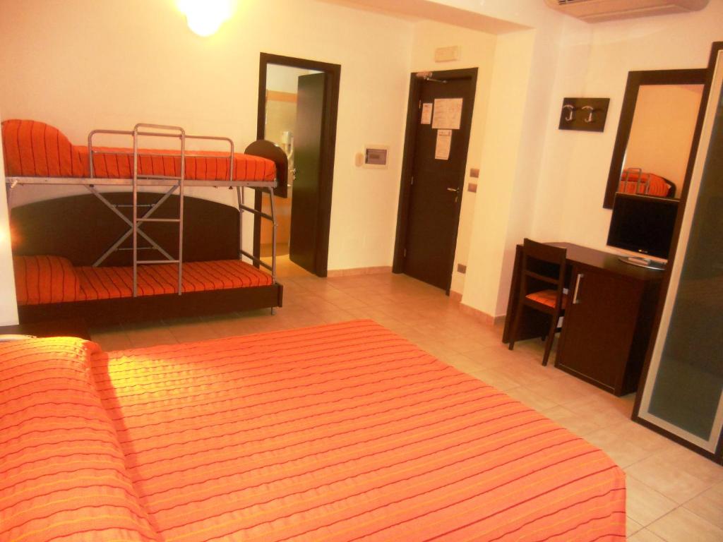 Hotel Club Ravezzo - Habitación Cuádruple Estándar