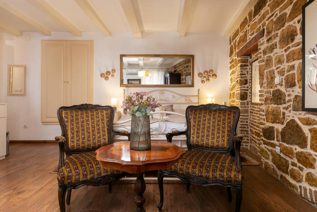 Posedenie v ubytovaní Duplex Apartment Camelia in charming Old town