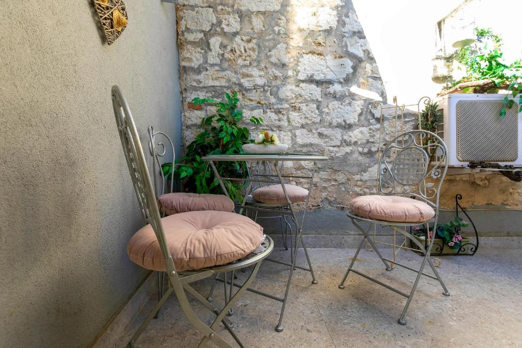 Fotografia z galérie ubytovania Duplex Apartment Camelia in charming Old town v Rovinj