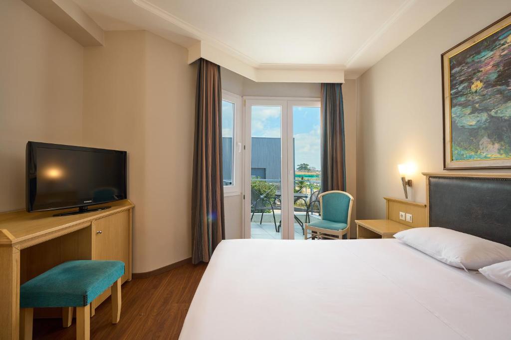 TV a/nebo společenská místnost v ubytování Iris Hotel