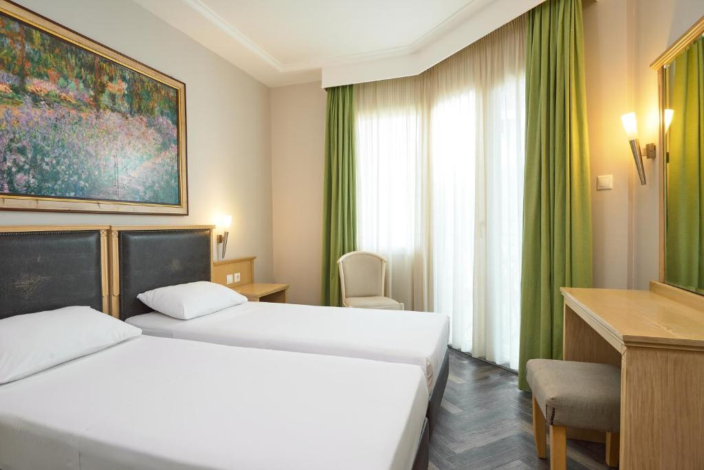 Postel nebo postele na pokoji v ubytování Iris Hotel