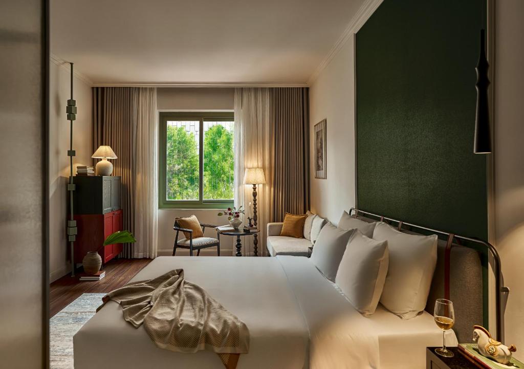 Giường trong phòng chung tại Signature by M Village Danang Heritage, A modern luxury stay