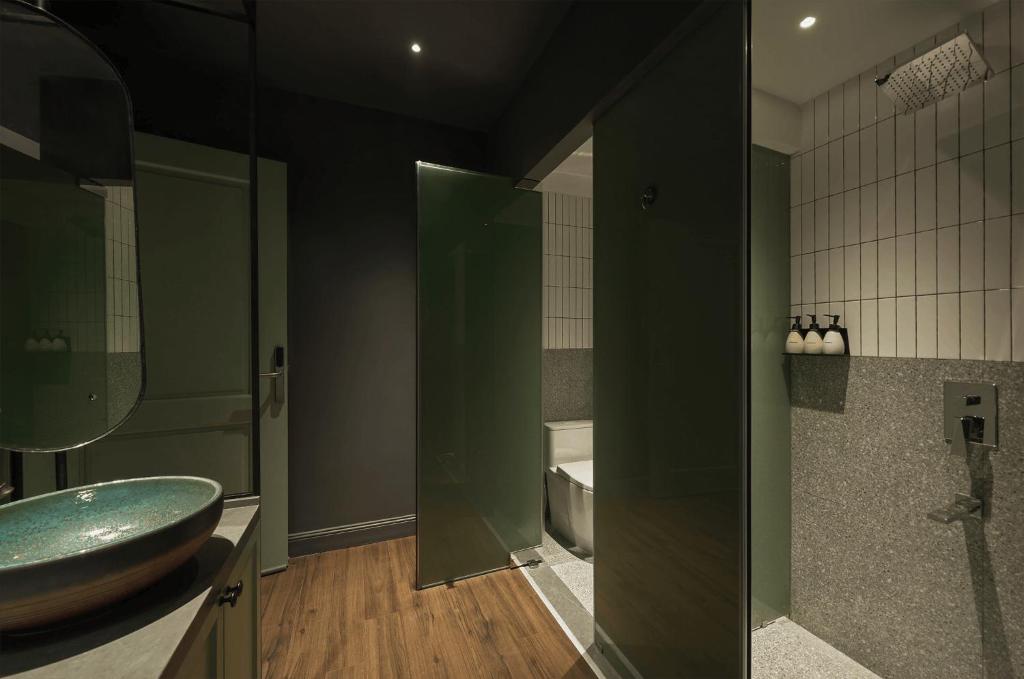 Phòng tắm tại Signature by M Village Danang Heritage, A modern luxury stay