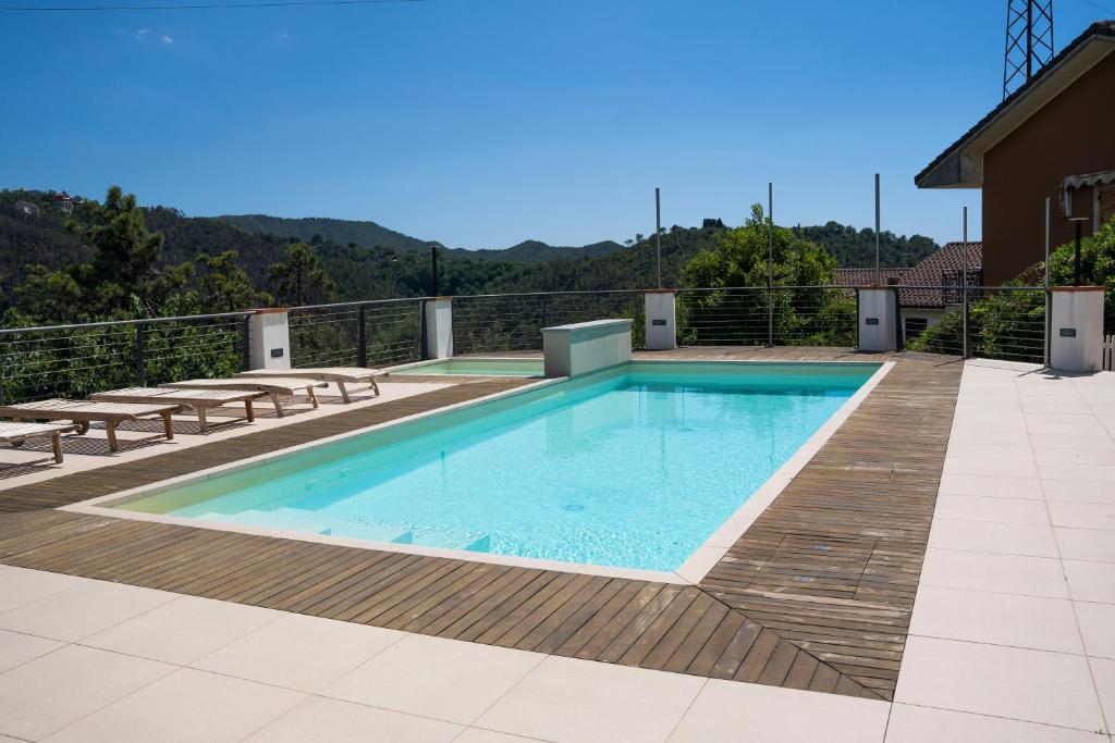 Basen w obiekcie 065 - VILLA LETIZIA, Elegante 2 PISCINA e Natura, 10 minuti da MARE e SPIAGGIE lub w pobliżu