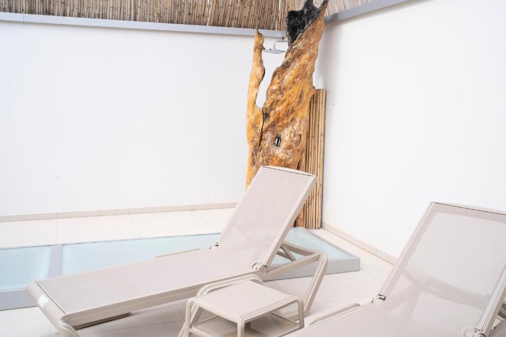 Bazén v ubytování Pietra Viva Suite e Relax nebo v jeho okolí