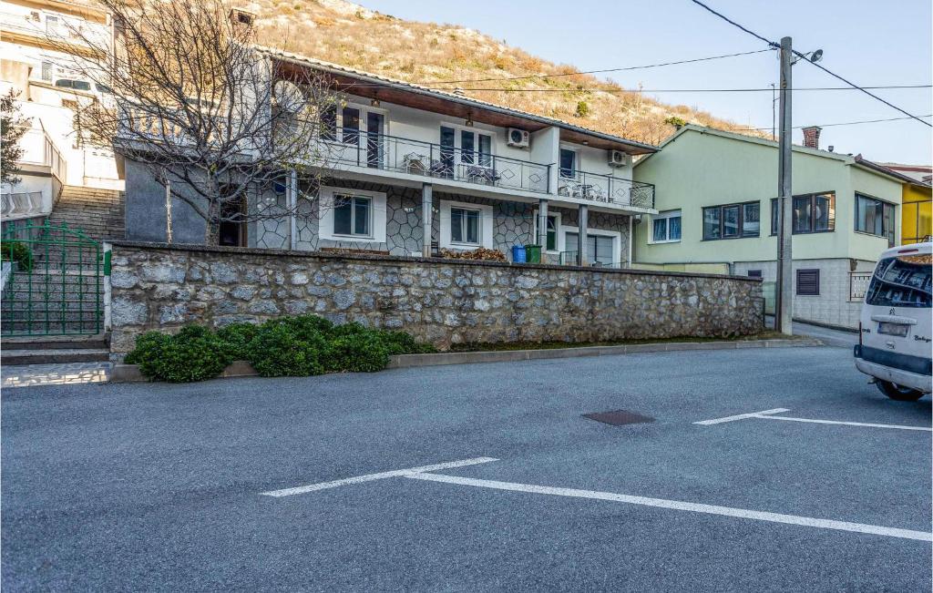 Budova, v ktorej sa apartmán nachádza