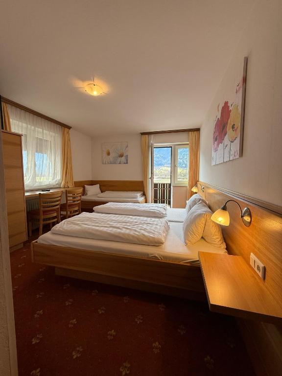 Postel nebo postele na pokoji v ubytování Pension Plattenhof