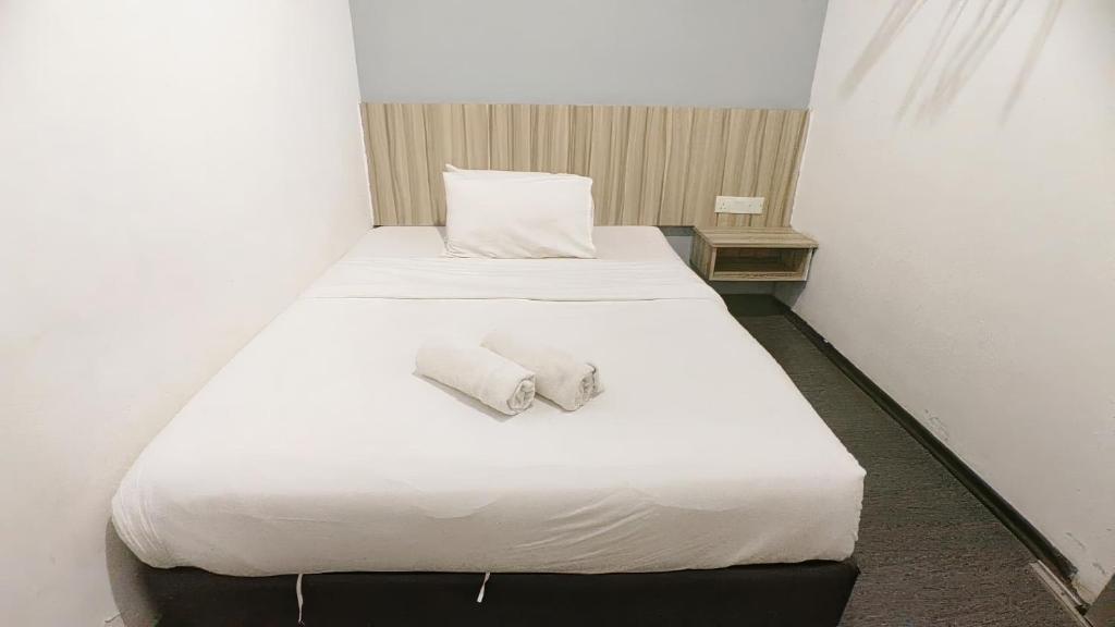 Postel nebo postele na pokoji v ubytování Rg Hotel Ayer Hitam