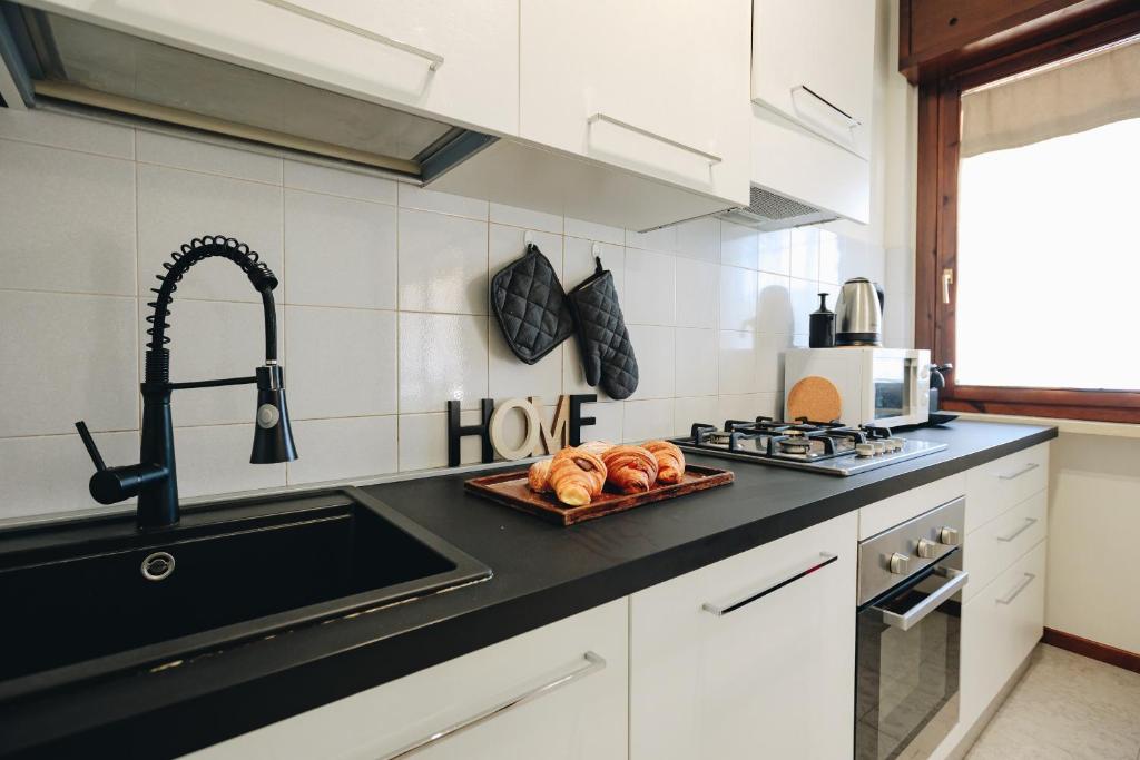 Kuchyňa alebo kuchynka v ubytovaní La Maison
