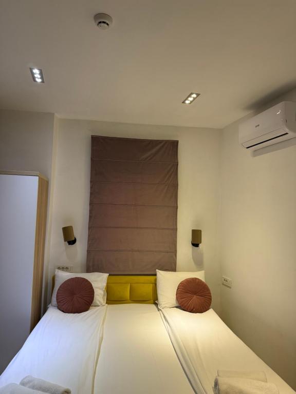 Postel nebo postele na pokoji v ubytování Deluxe Nortel Hotel