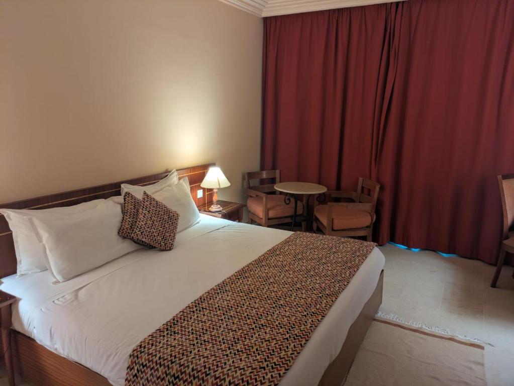 Postel nebo postele na pokoji v ubytování Hôtel LE CONSUL